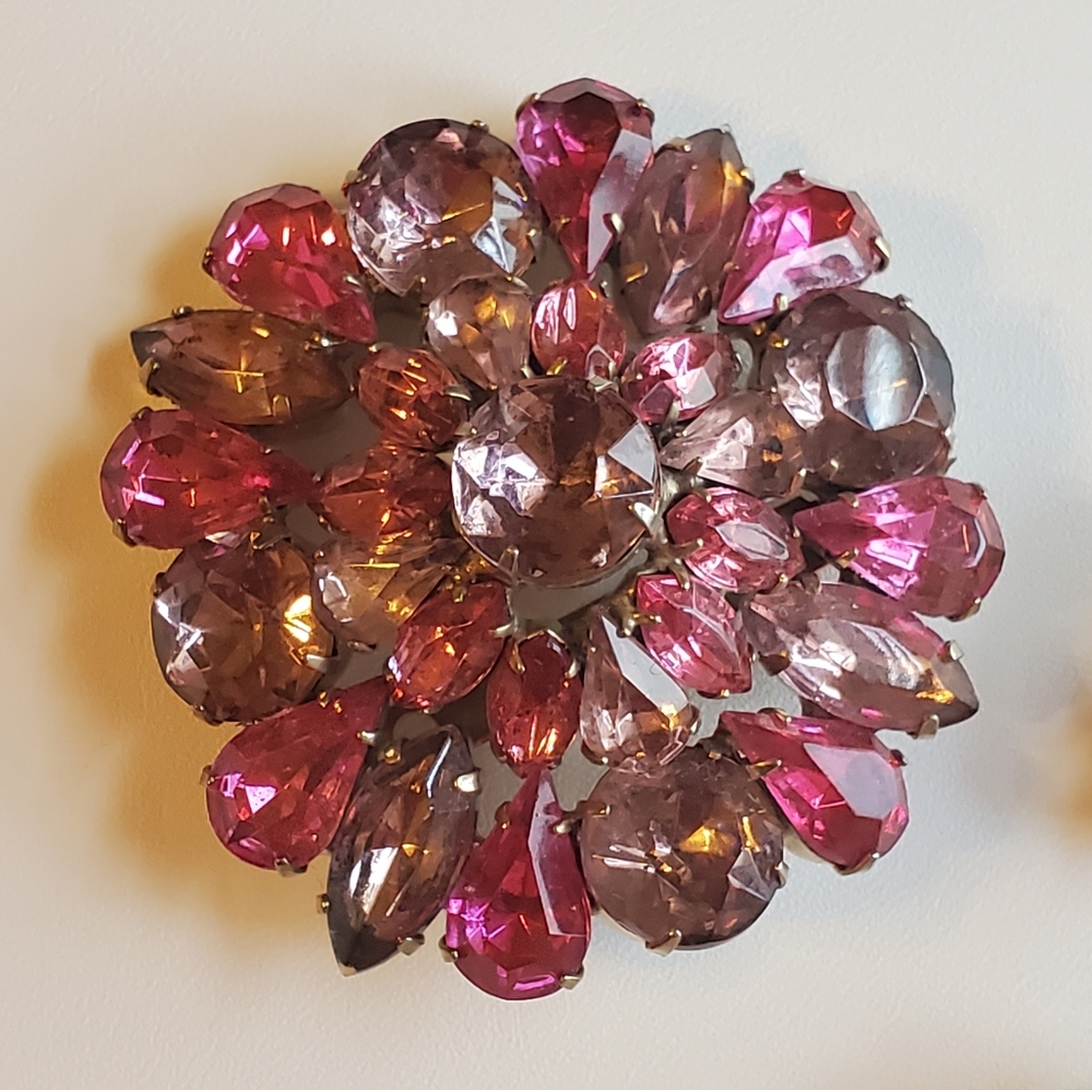 Vintage Rhinestone Brooch Earring Set - Picture 3 of 17